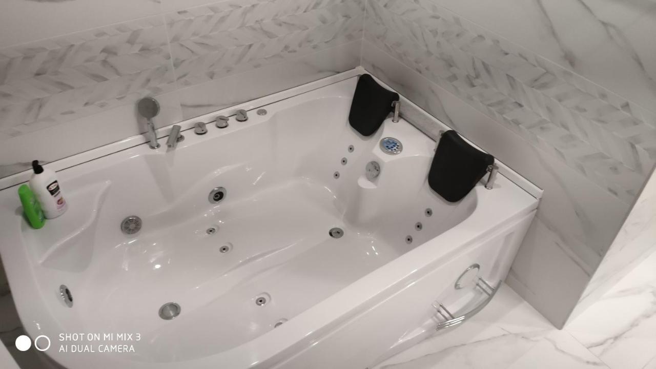 White House Aparthotel Balti Kültér fotó