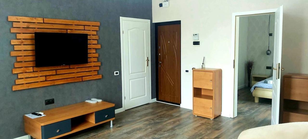 White House Aparthotel Balti Kültér fotó